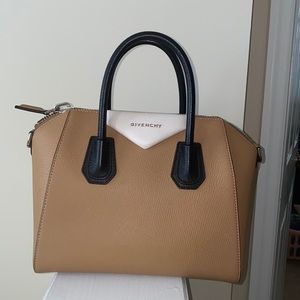 Givenchy Antigona small leather tote